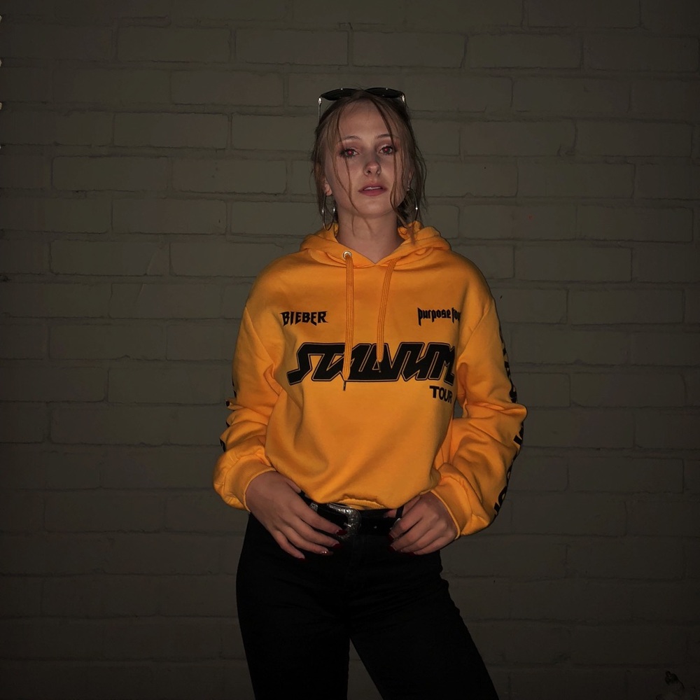 Cool yellow cropped sweatshirt